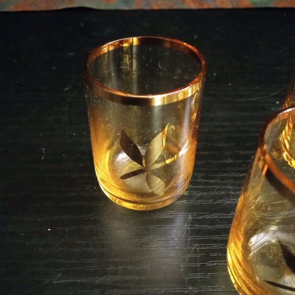 SET OF 6 - AUTHENTIC VINTAGE GOLD LEAF SHOT GLASSES FROM THE 50's or 60's - Picture 3 of 6
